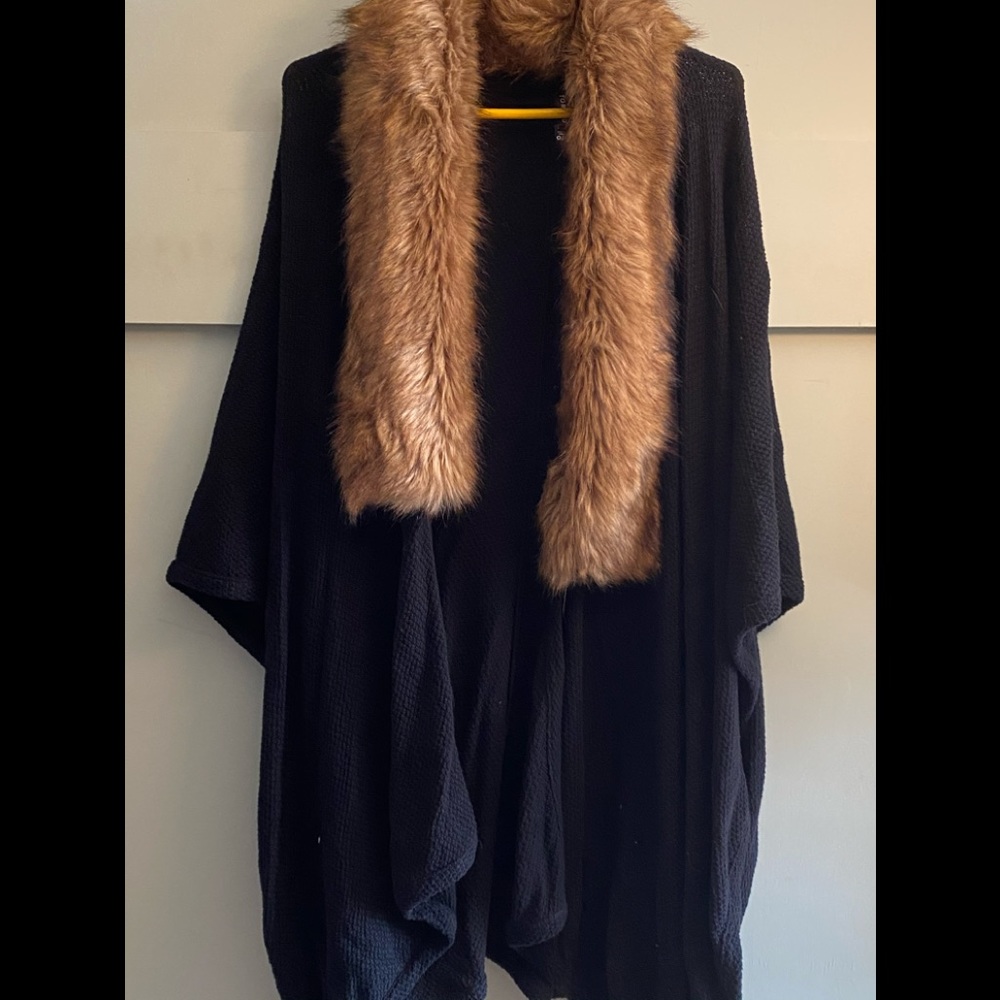 Faux fur collar shawl